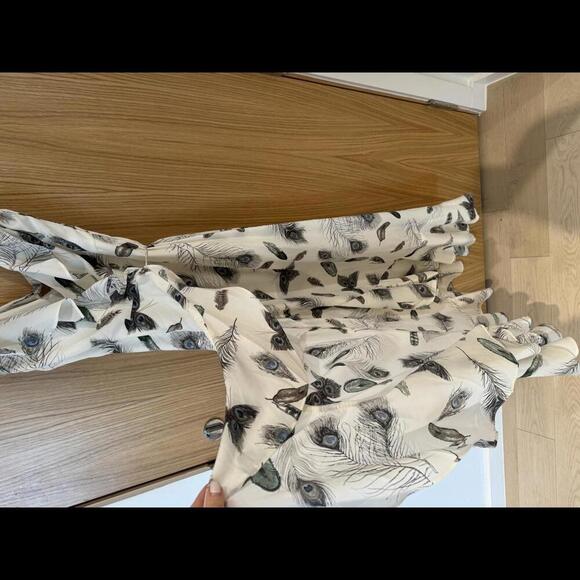 ONE SIX ONE – Ruffle Trim Feather Printed Wrap Dress - Size Extra Small - Picture 3 of 5